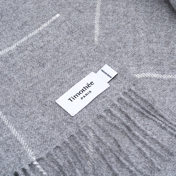 light-grey alpaca blanket by french-lifestyle brand timothee paris close up logo