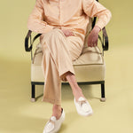 Timothee Paris mocassin Beaune in white color worn by a man on the leather chair